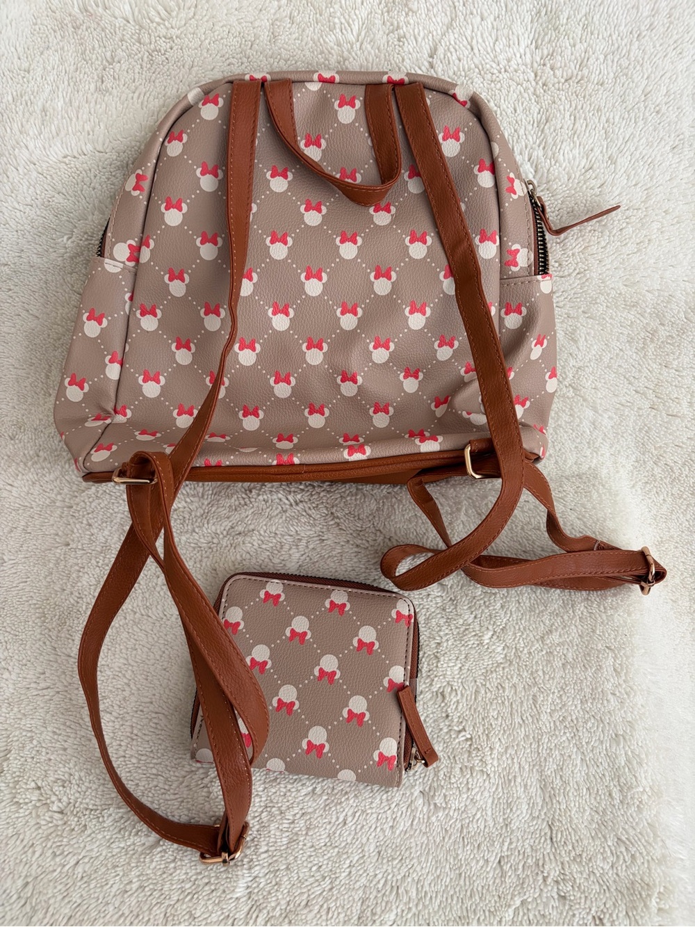 Disney Minnie Mouse Backpack - Picture 2 of 8